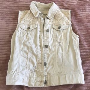 Cream White Jean Vest. Size Small (Jrs)